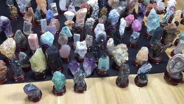 Esemplare minerale grezzo di cristallo di quarzo grezzo piuttosto naturale Raw Rocks Reiki Healing