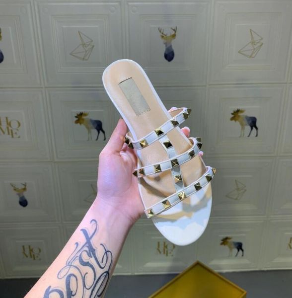 

2020new popular women's designer sandals flat rivet espadrilles shoes casual sandals leather flat slippers flip flop with box 35-40, Black