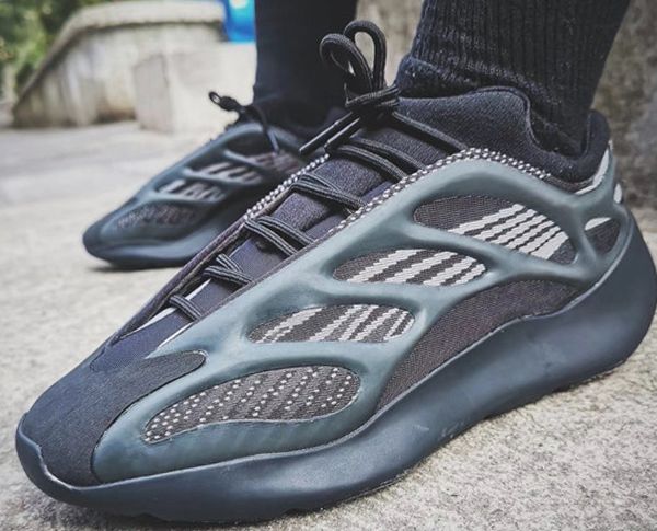 

2019 wholesale 700 v3 black designer shoes for sale glows in the dark kanye west men womens running shoes