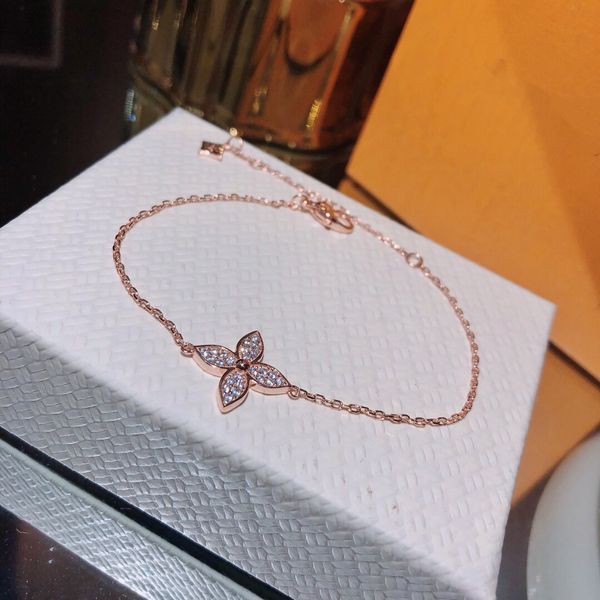 

four-leaf clover flower s925 sterling silver elegant and elegant simple temperament fashion bracelet classic luxurious jewelry, Black