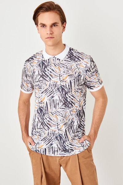 

trendyol white men printed new polo collar t-shirt tmnss19po0016, White;black