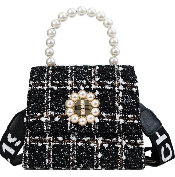 

2019 new korean version of the pearl portable fashion wild woolen casual wide shoulder strap shoulder messenger bag