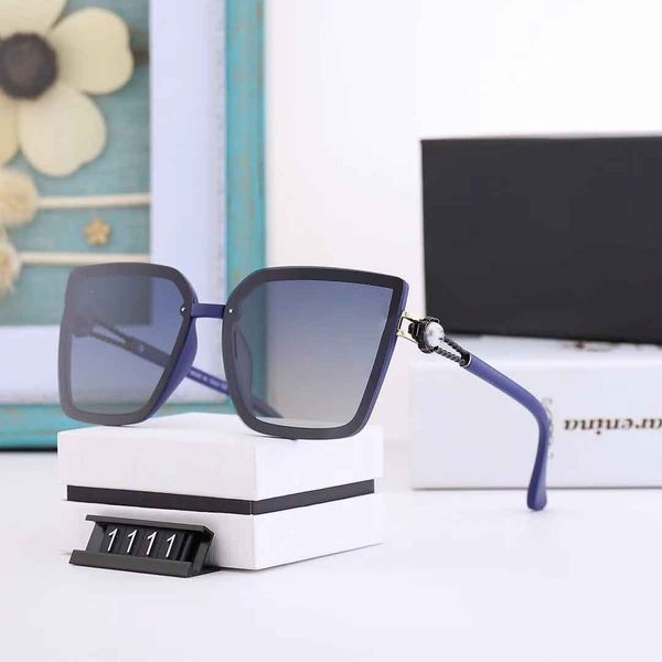 

new fashion designer retro sunglasses 1111 frame v word with small diamond decoration style quality