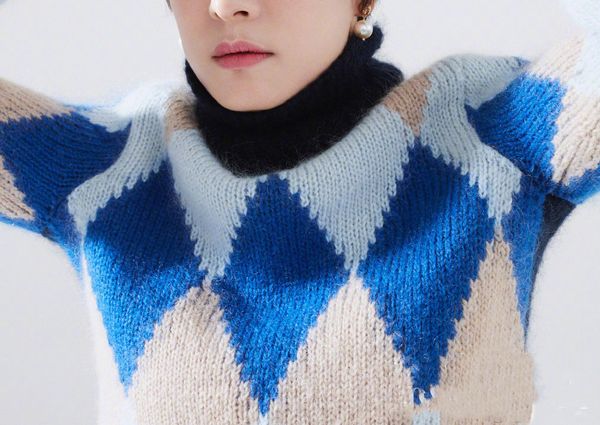 

women sweater 2019 fall winter turtleneck sweater contrast diamond sweater, White;black