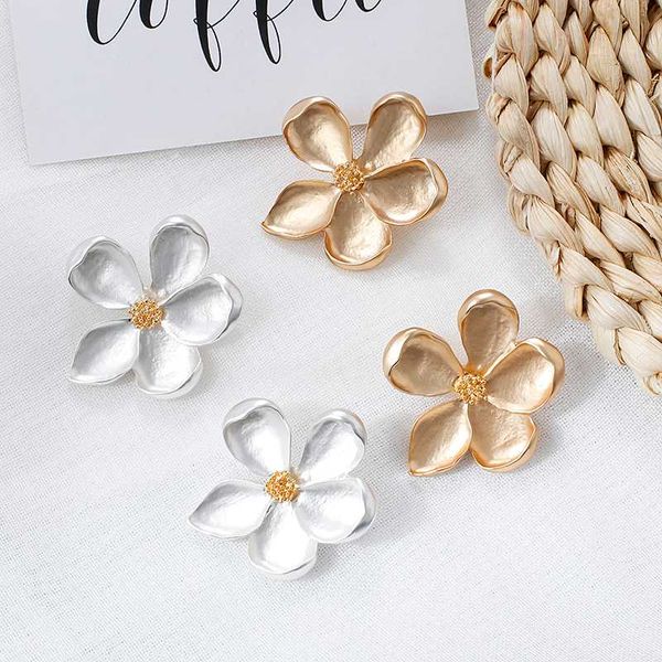 

amorcome fashion camellia flower stud earrings for women vintage geometric small alloy metal earrings jewelry brincos pendenties, Golden;silver
