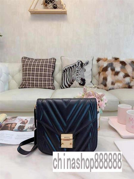 

2019 brand fashion designer woman bags new v pattern patricia retro saddle bag single shoulder bag