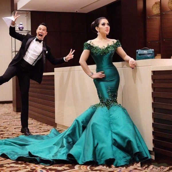 

2020 emerald green elegant off shoulders mermaid evening dresses lace appliques beaded backless party evening gowns, Black;red