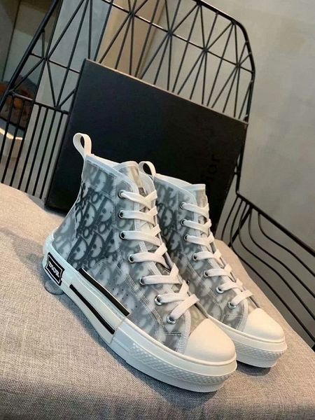 

2019 popular leather women neaker runner hoe fa hion female lei ure driving hoe woman kateboard hoe with box du tbag 35 45