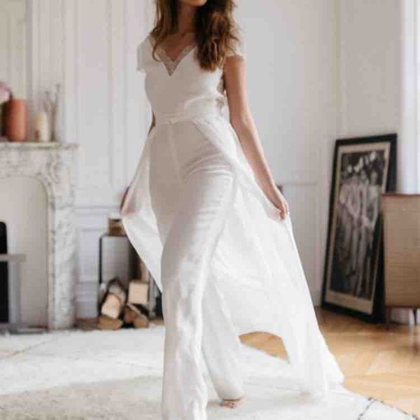 

lace chiffon wedding jumpsuit with detachable train 2019 v-neck short sleeve summer holiday beach countryside bridal dresses pantsuit gown, White