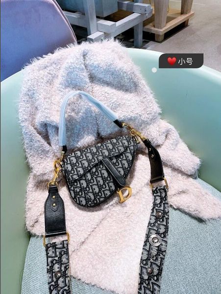 

famous designer womens handbag new letter shoulder bag luxury saddle baggenuine leather messenger bag01