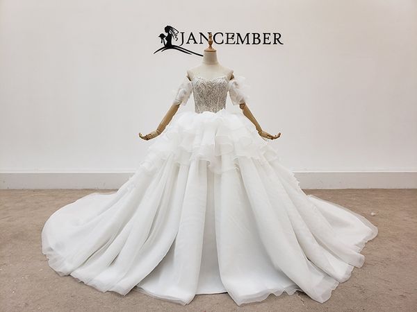 

wedding dress, one shoulder, short sleeve, covered meat, hand-made pearl, satin, high waist, slim, puffy skirt, trailing wedding dress, White