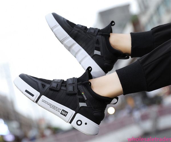 

2020 selling fashion designer shoes triple s sneakers cool sole stitching wild sneakers three color men running outdoor shoes