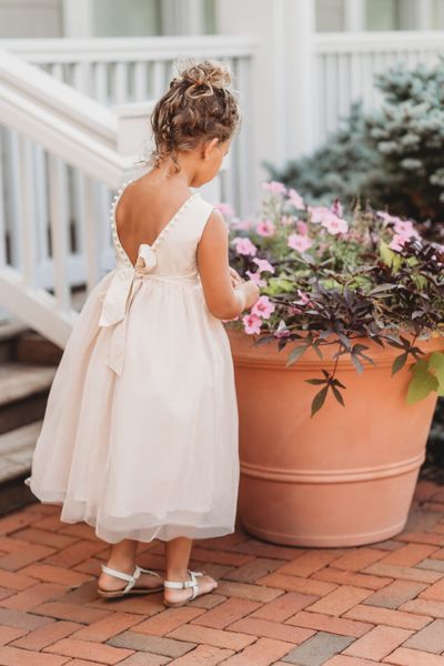 Gonna in tulle beige Top in raso Perle Flower Girls Dress Abiti da comunione Abiti da spettacolo per ragazze Su misura