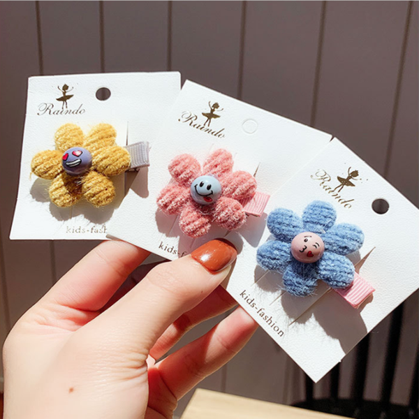 

2pcs / set2020 korean plush hair clip cute five petal flower baby hair clip accessories, Slivery;white