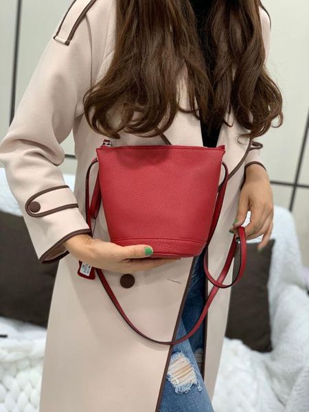 

2020 new handbag bucket bag small bag women's single shoulder messenger fashion