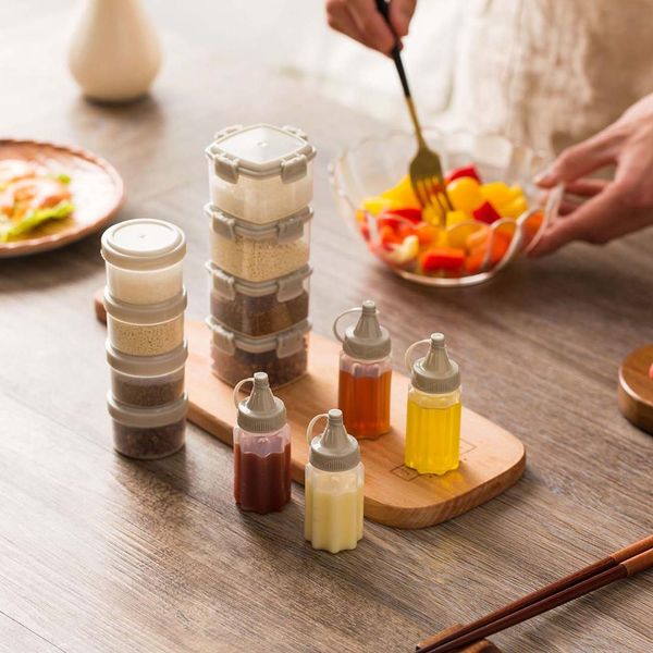 

4pcs/set mini portable seasoning box jam squeeze bottle suit barbecue seasoning sauce bottle kitchen transparent spice jar