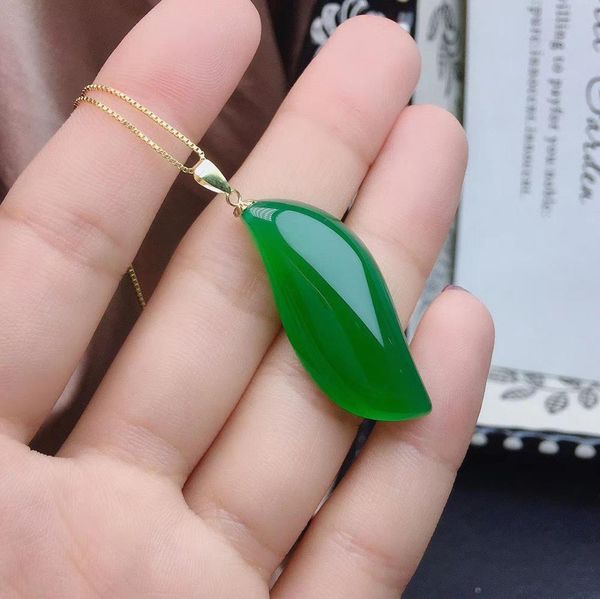

classic clear green chalcedony gemstone pendant for necklace with silver 2