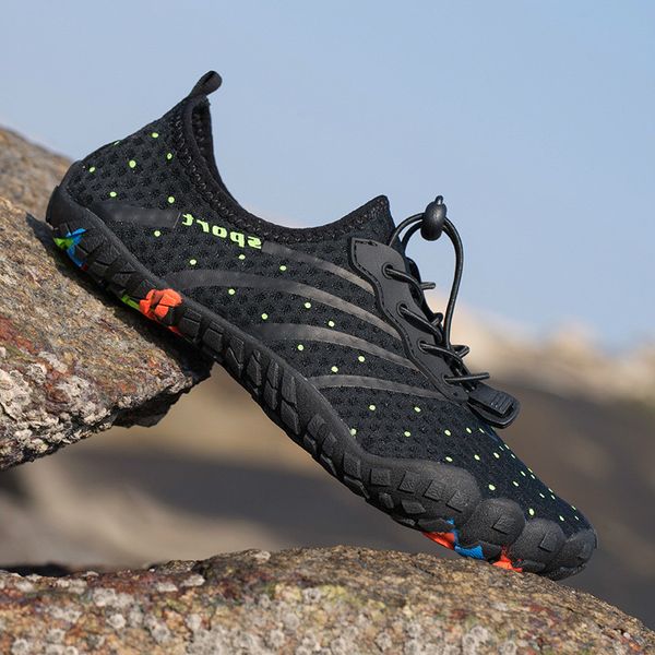 Compre 2018 Hombres Mujer Playa Verano Al Aire Libre Zapatos De Vadeo Zapatilla De Natación En Surf Zapatos Quic Calcetín De Piel Zapatos De Agua A 2018 hombres y mujeres piel al aire libre zapatos de vadeo