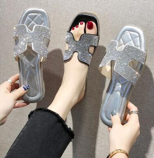 

New men's fashion Water drill flat-soled sandals student's one-word sandals