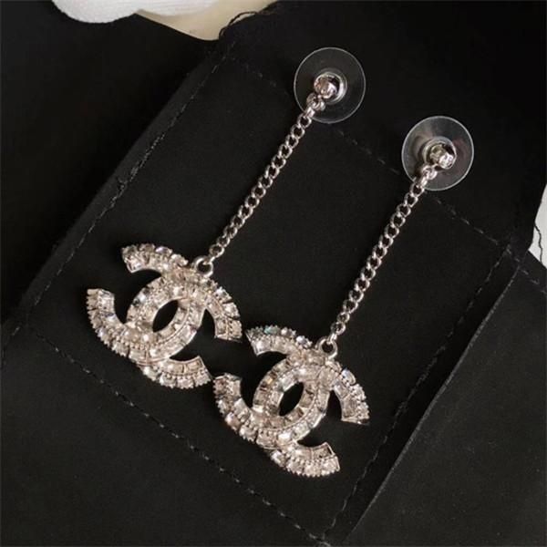 

luxury jewelry women earrings single pearl designer stud earrings high-end elagant round stud fashion style siilver .