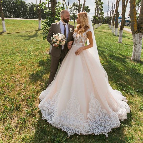 

graceful lace wedding dresses sweetheart neck appliqued bridal gowns a line sweep train tulle robe de mariÃ©e, White