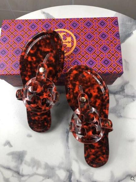 

2020 new fashion luxury designe women flip flops superstars print real leather flat sandals for women classic casual shoes sand drag no box