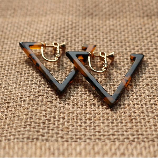 

igu cool tortoise leopard round acetate clip earrings geometry triangular acetic acid screw clip earrings e0111, Silver
