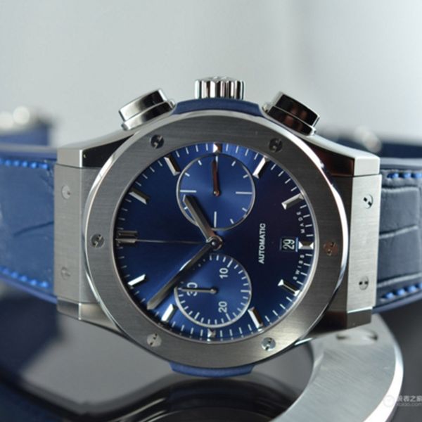 

2019 luxury cla ic fa hion blue chronograph titanium alloy chronograph men 039 watch blue leather rubber watch