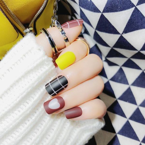 

yelow brown grid black heart note design false nails square head jump colour fake nails matte scrub full cover, Red;gold