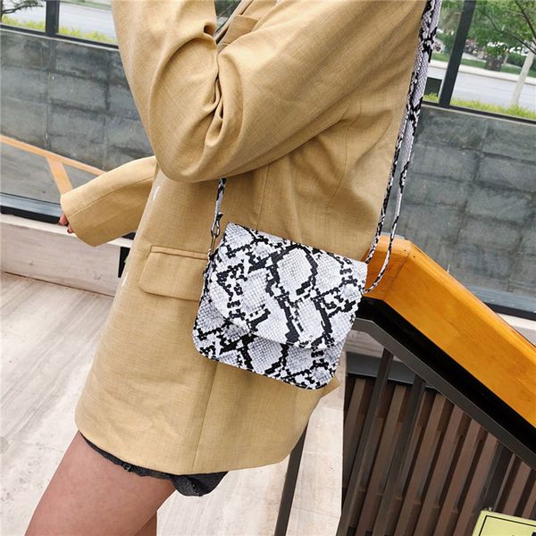 

women shoulder bag serpentine fashion flap crossbody bags women outdoor hasp pu leahter messenger bag phone sac a main femme