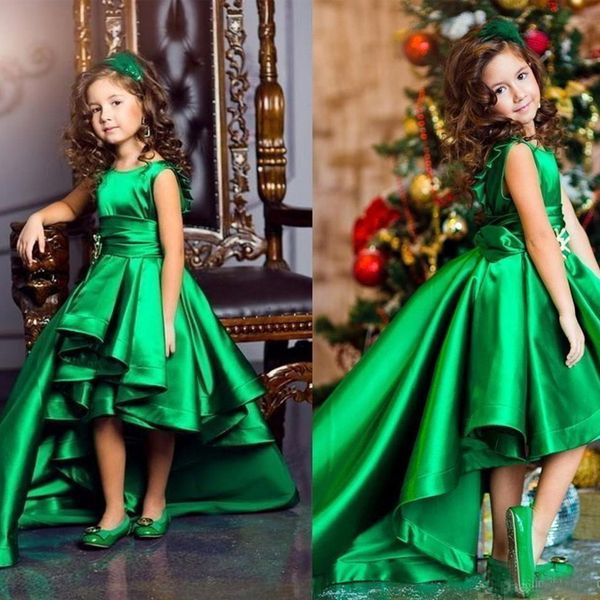 2019 altos floristas Low Vestidos Formal Wear Impressionante Crianças Partido Cap Verde Pageant Vestidos Crew Neck mangas curtas Vestidos