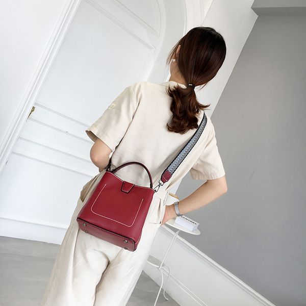 

new 2019 soft leather bag leather handbag simple single shoulder slung broadband bucket bag