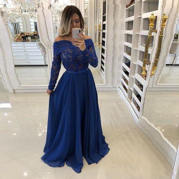 Affascinanti abiti da ballo blu royal con collo trasparente a maniche lunghe con abiti da festa con paillettes Abito da sera in chiffon drappeggiato Taglie forti