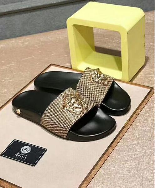 

Резиновая горка сандалии Цветочные парчи мужские тапочки Передние днища Шлепанц