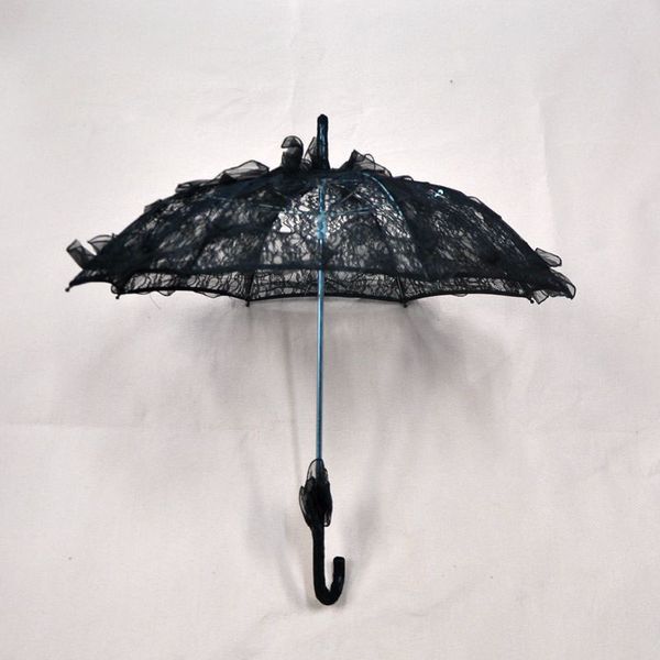 Mano della ragazza fatta a mano del ricamo variopinto che tiene il parasole del pizzo degli accessori di cerimonia nuziale dell'ombrello del merletto che spedice all'ingrosso veloce ZC0076