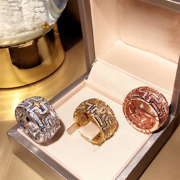 Anello circolare Marca Classic Fashion Party Jewelry Per le donne Banchetto in oro rosa con sfera Gli anelli da uomo di lusso vendono bene Spedizione gratuita