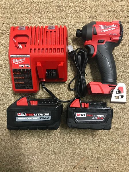 

Milwaukee 2853-20 M18 FUEL 1/4" Hex Impact Driver New + (1) 3.0AH & (1) Charger