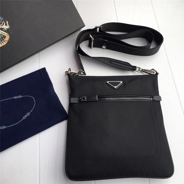 

2020 2019.men's one-shoulder bag, postman bag, waterproof cloth, simple and stylish, handmade details, light and low-key