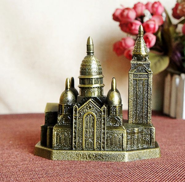 Souvenirs de l/'église française en alliage de zinc de la cathédrale Notre-Dame