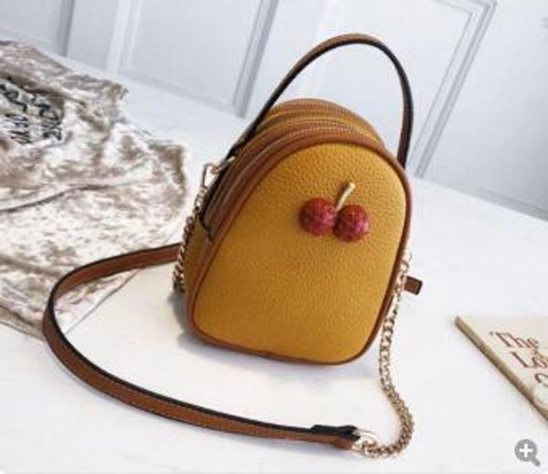 

новый модный тренд 2019 - простое и универсальное ведро роскошной леди с большим вместительным рюкзаком из натуральной кожи коровы