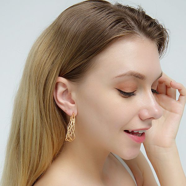 

2020 european and american new female earrings, cold wind, simple cross winding copper earrings, gold, silver, Golden;silver
