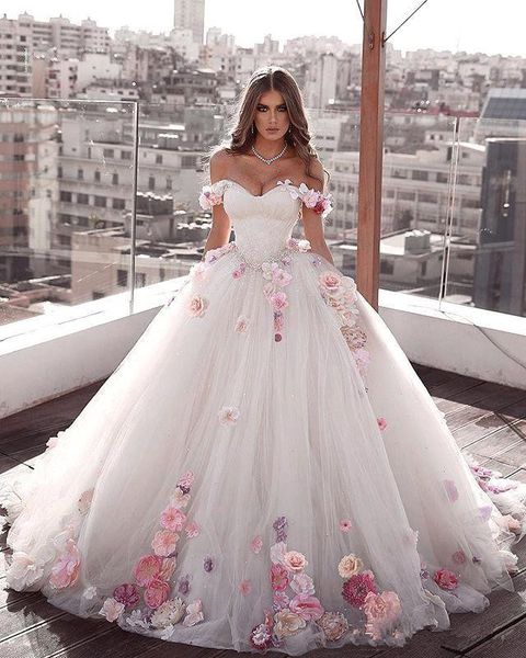 Göz alıcı omuz dışı tull prenses uzun ayıklı elbiseler el yapımı çiçekler balo elbisesi düğün gelinlikleri artı bc2521