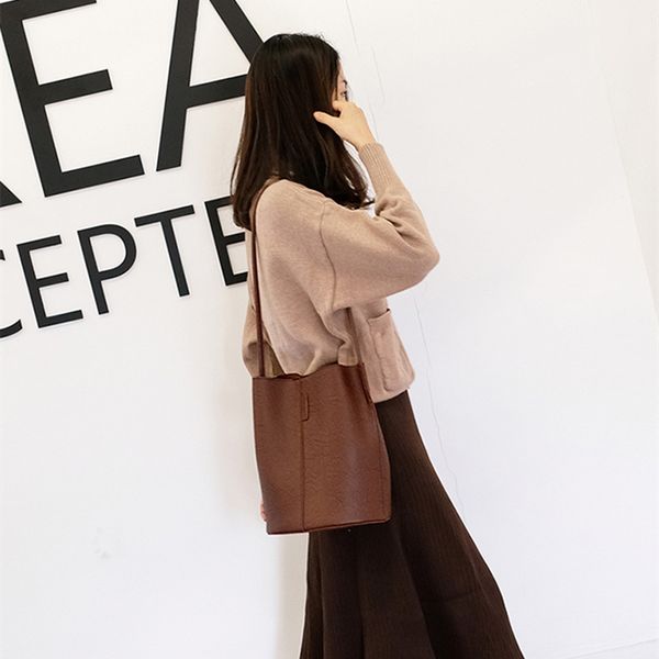 

bag female autumn and winter new large-capacity handbags fashion wild crossbody shoulder bag retro old bucket