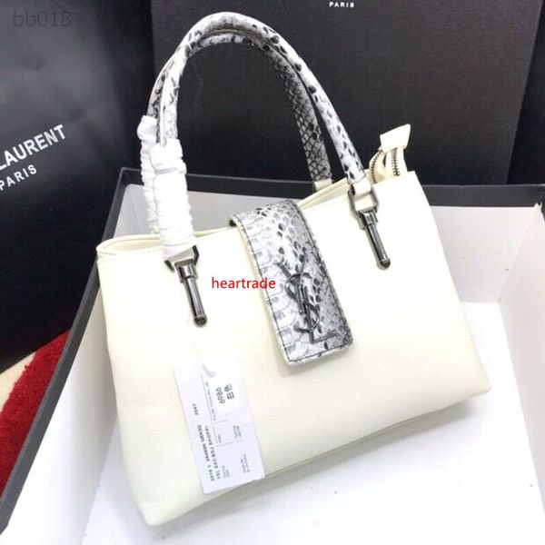 

2020 leisure portable comfortable shoulder bag female messenger small bag large capacity female factory direct sales size 33x22x13cm