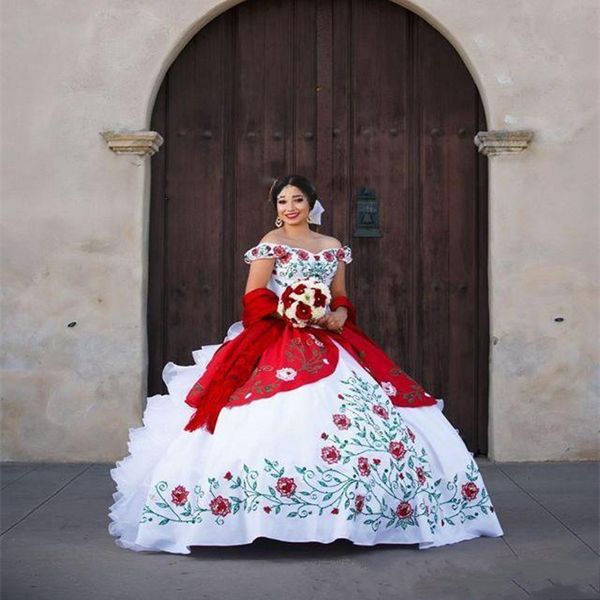 

2020 элегантный с плеча кружева quinceanera платья атласная вышивка бисером layered бальное платье ruffles sweep поезд пром партии платье пр, Blue;red