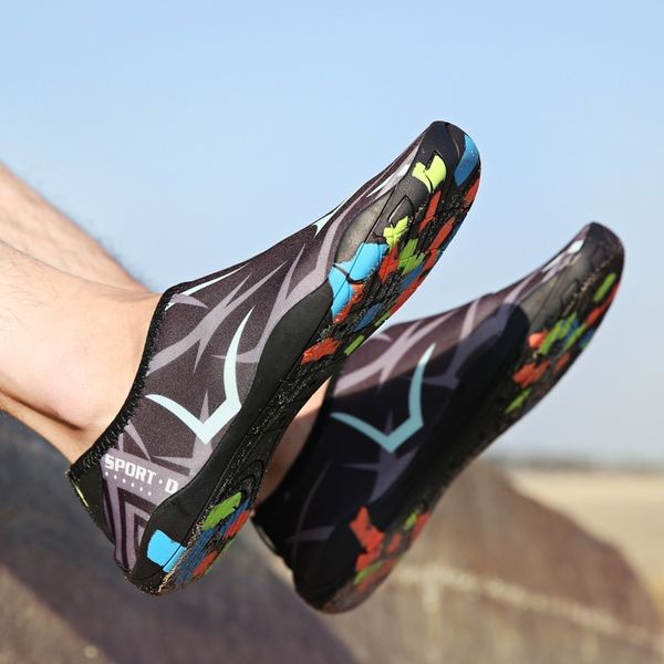 

2019 water shoes seaside beach surfing slippers skiing outdoor five finger zapatillas de deporte man shoes woman swimming
