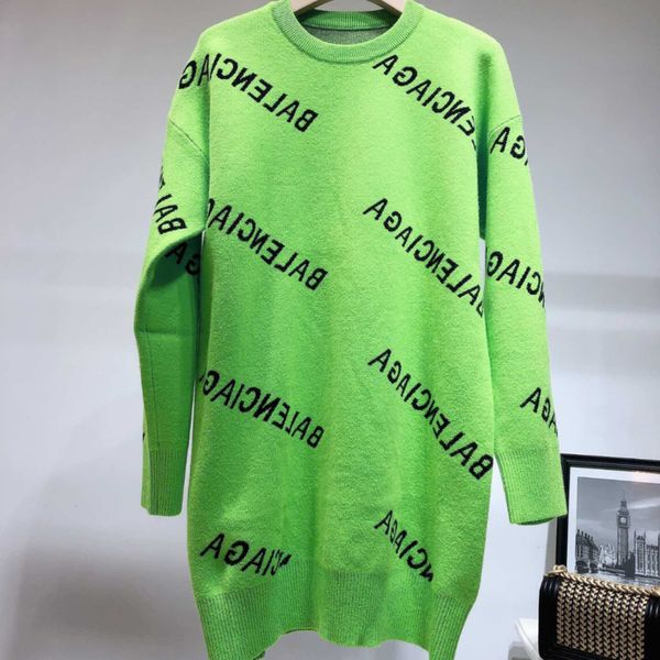 

Women weater are printed with letter imple knitted pullover de igner long weater with round collar, White;black