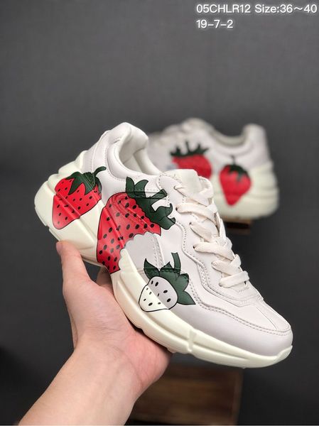 

2019 rhyton leather sneaker mens designer shoe with strawberry wave mouth tiger print luxury vintage trainer women designer shoes s01, Black