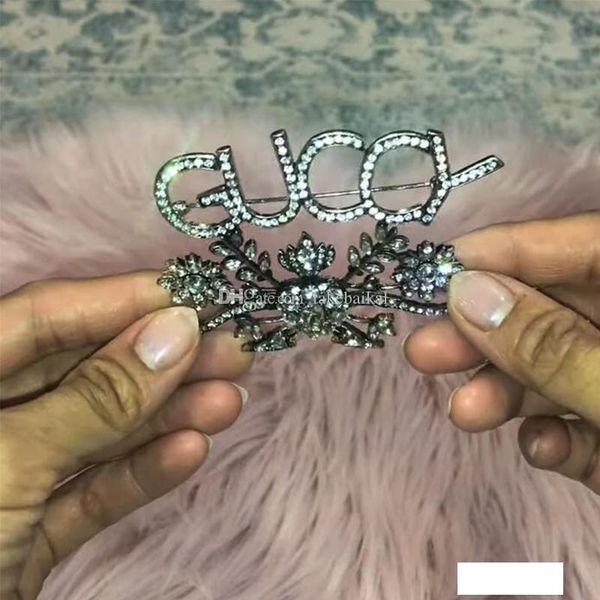 

женщины rhinestone буква g брошь desinger горный хрусталь письмо брошь костюм подарок отворотом для любви высококачественных ювелирных аксес, Gray