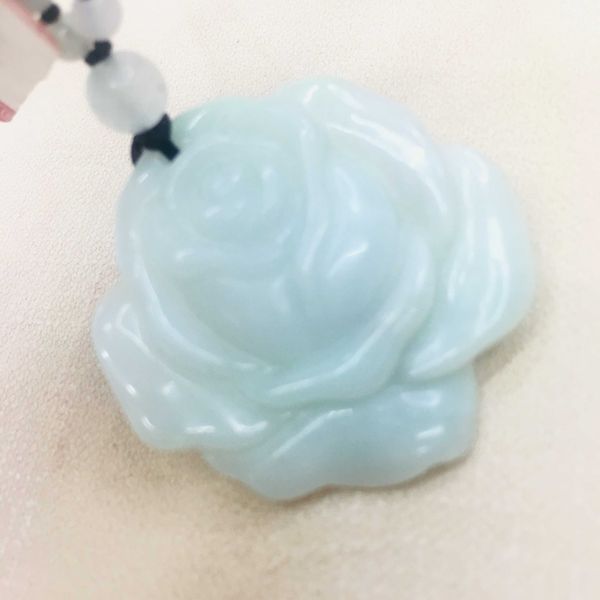 

натуральный бирманский изумруд нефрит резные розы кулон с ручной работы ручной работы нефрит три цвета ожерелье из бисера женщин свитер цепи, Silver